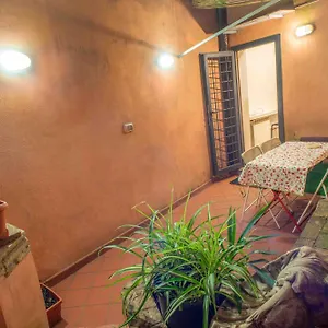 Konukevi Intra' Residenza In Trastevere, Roma