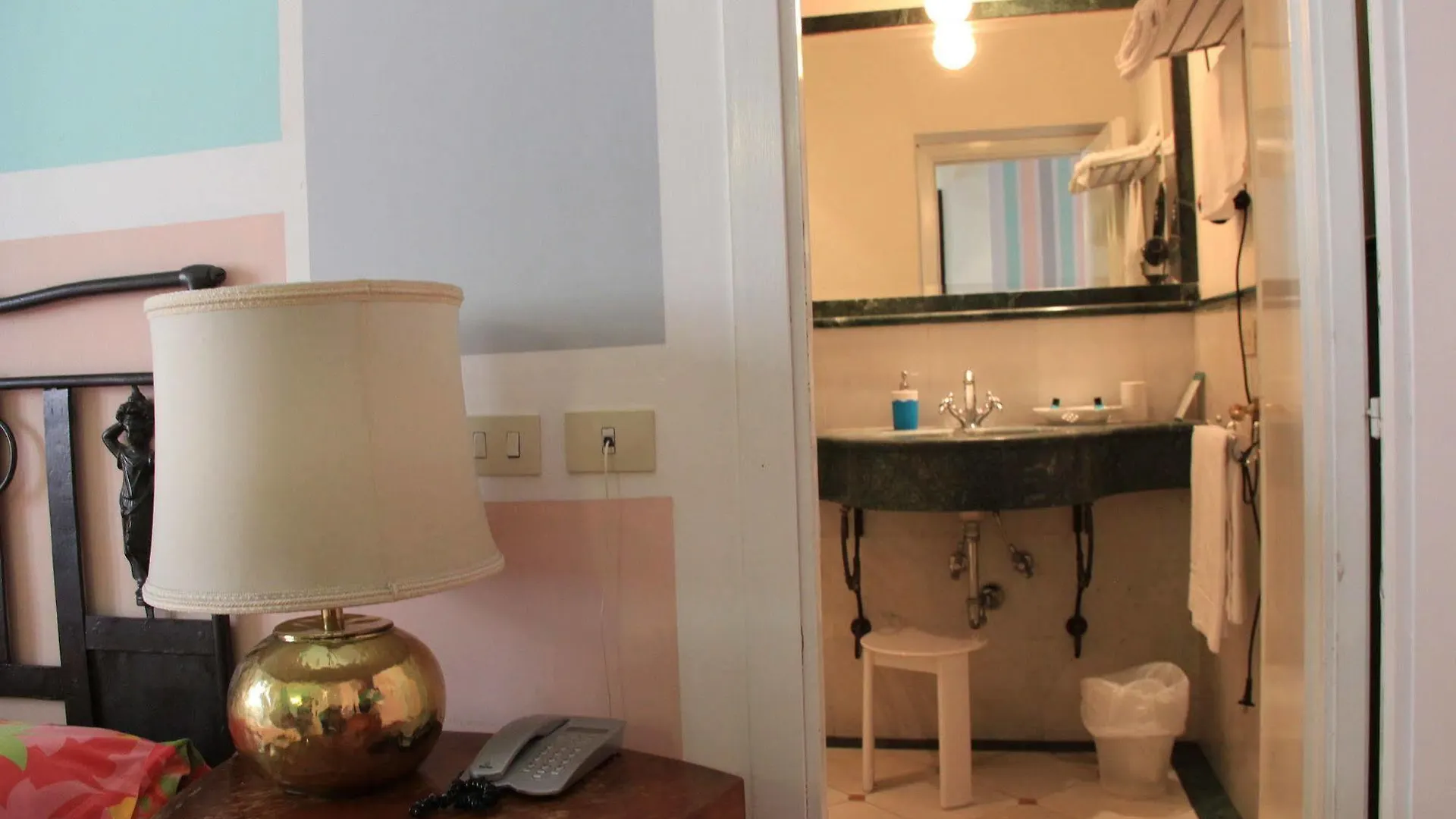 Hotel Emona Aquaeductus Rome 4*,